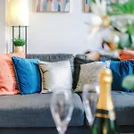 New! Stunning City Centre 2-Bed Apartment In Liverpool By 53 Degrees Property, Ideal For Small Groups, Sleeps 6!