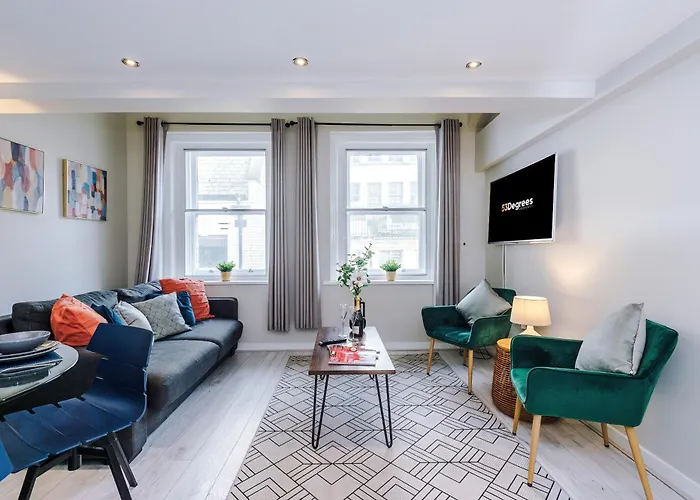 New! Stunning City Centre 2-Bed Apartment In Liverpool By 53 Degrees Property, Ideal For Small Groups, Sleeps 6!