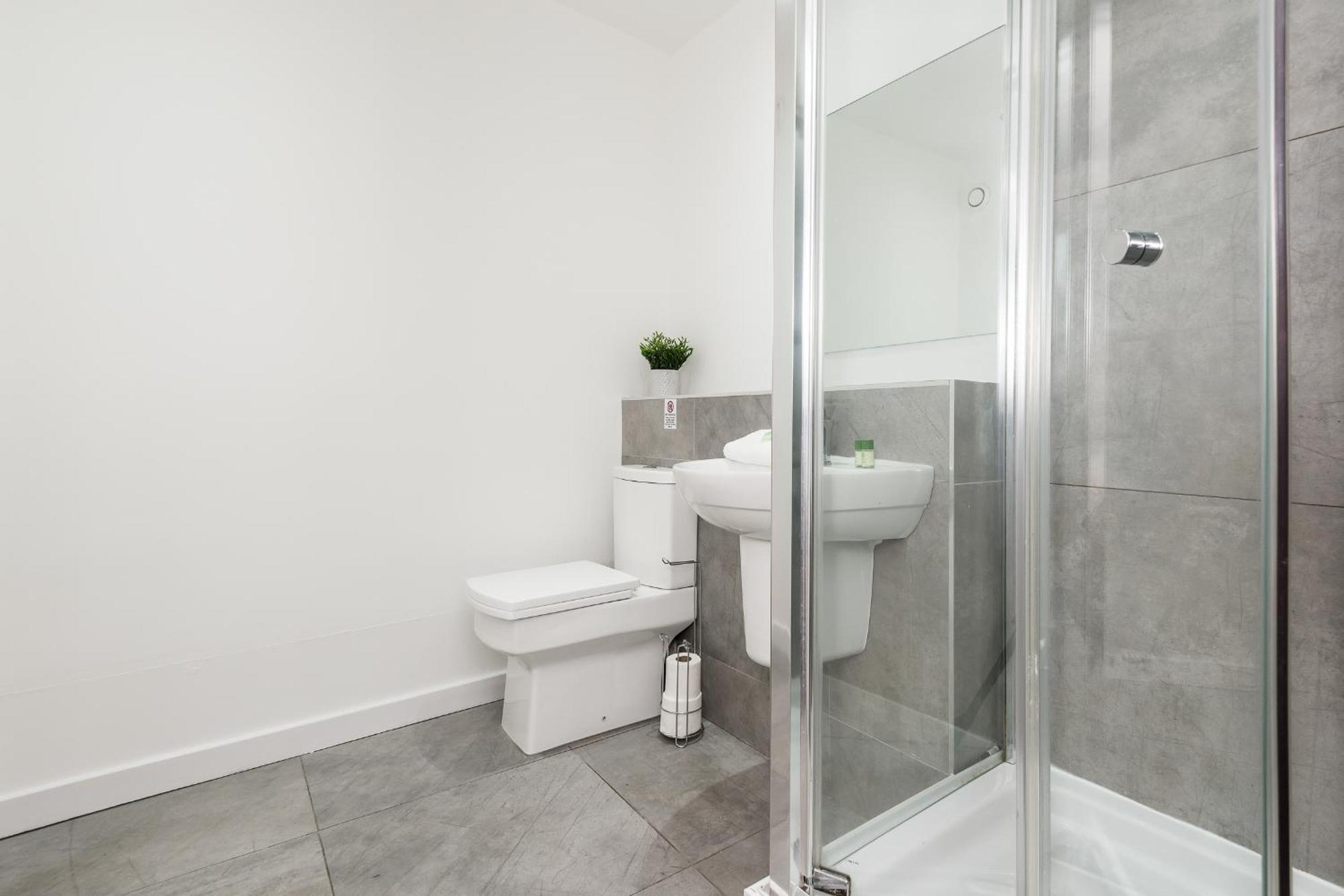Apartment New! Stunning Centre 2-bed In By 53 Degrees Property, Ideal For Small Groups, Sleeps 6! Liverpool