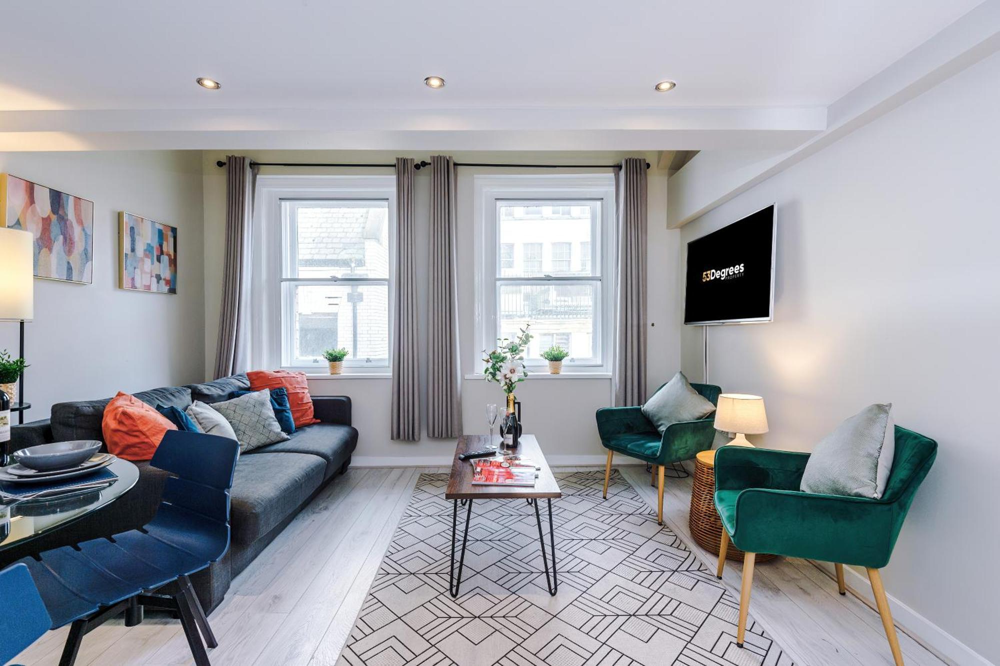 New! Stunning Centre 2-bed In By 53 Degrees Property, Ideal For Small Groups, Sleeps 6! Apartment