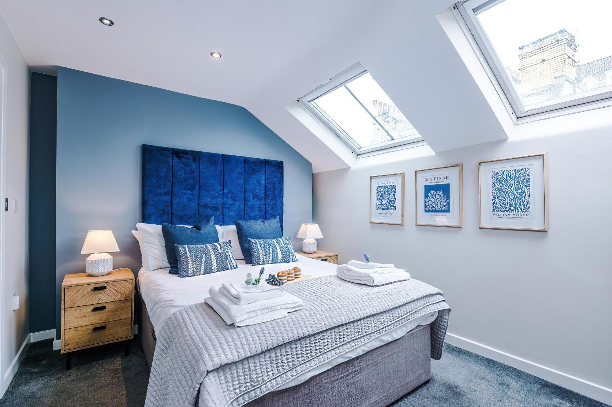 New! Stunning Centre 2-bed In By 53 Degrees Property, Ideal For Small Groups, Sleeps 6! Liverpool