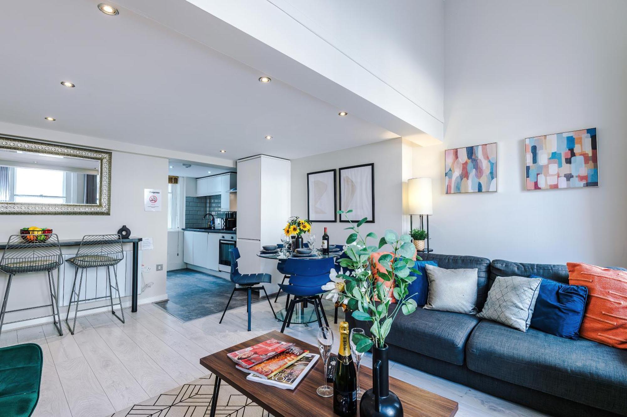 New! Stunning Centre 2-bed In By 53 Degrees Property, Ideal For Small Groups, Sleeps 6! *