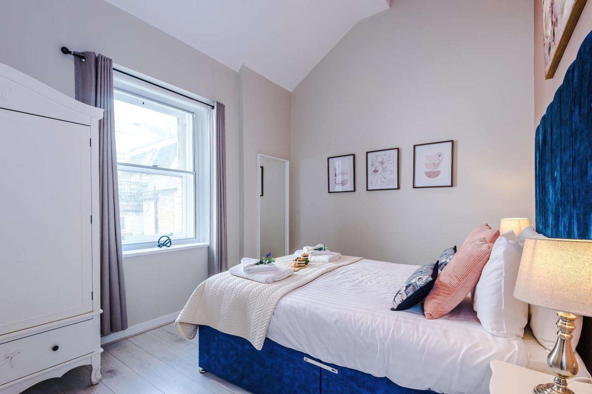 Apartment New! Stunning Centre 2-bed In By 53 Degrees Property, Ideal For Small Groups, Sleeps 6! Liverpool